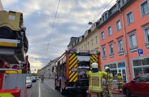 Feuerwehr Dresden: FW Dresden: Wohnungsbrand im Dachgeschoss, Rauchmelder hilft