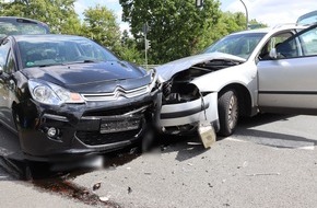 Kreispolizeibehörde Herford: POL-HF: Rotlicht missachtet - Autos kollidieren im Kreuzungsbereich