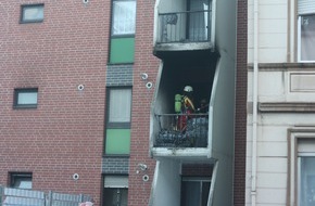 Feuerwehr D&uuml;ren: FW D&uuml;ren: Zimmerbrand mit Balkonfeuer - Personen durch Feuerwehr in Sicherheit gebracht