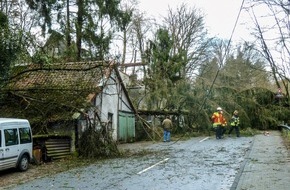 Feuerwehr Heiligenhaus: FW-Heiligenhaus: Sturmtief "Friederike" wütete in Heiligenhaus (Meldung 5/2018)