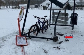 Polizeiinspektion Osnabr&uuml;ck: POL-OS: Bohmte: Verkehrsunfallflucht - zerst&ouml;rter Bushaltestellenunterstand - Polizei sucht Zeugen