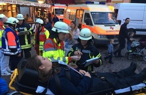 Feuerwehr Haan: FW-HAAN: Großübung zwischen Karussells der Haaner Kirmes