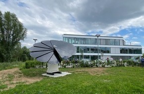 GREEN IT Das Systemhaus GmbH: Lemgo blüht auf / Fraunhofer Institut in Lemgo setzt einen nachhaltigen Innovationsimpuls & installiert erste smartflower auf dem Innovation Campus Lemgo