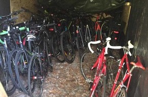 Polizeipräsidium Mittelhessen - Pressestelle Marburg-Biedenkopf: POL-MR: Hütte voll mit gestohlenen Fahrrädern