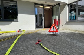 Freiwillige Feuerwehr Marienheide: FW Marienheide: Gasaustritt in Gesamtschule sorgt für längeren Einsatz der Feuerwehr