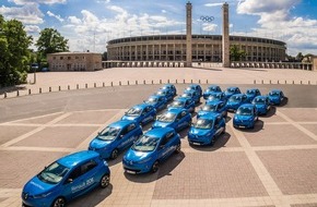 Renault Deutschland AG: Zwei TV-Stars, 25 E-Autos und eine Weltpremiere: Renault elektrisiert Berlin