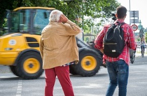 Bundesinnung der Hörakustiker KdöR: Aktionstag zur Verkehrssicherheit am 26.09.2023 / Richtungshören schützt im Straßenverkehr