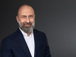 V4Smart baut mit MHP voll digitalisierte Batteriezellenfertigung auf