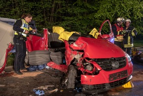 FW-OE: Tragischer Verkehrsunfall - ein Toter, drei Schwerverletzte