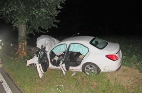 Polizei Mettmann: POL-ME: Schwerer Verkehrsunfall fordert zwei Verletzte und 40.000 Euro Sachschaden - Mettmann - 2006086