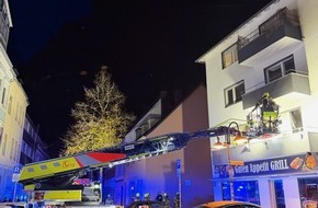 Feuerwehr Paderborn: FW Paderborn: Zimmerbrand in einem Mehrfamilienhaus in der Königstraße