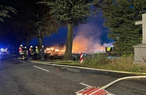 Feuerwehr Recklinghausen: FW-RE: Brennende Strohmiete in der Nacht