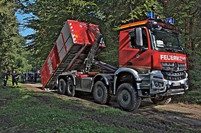 FW-PB: Großübung - Waldbrand in der Egge simuliert