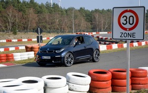 ADAC Hansa e.V.: Fahrpraxis ohne Führerschein: Verkehrsübungsplatz Hansa eröffnet