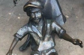 Polizei Münster: POL-MS: Aufmerksamer Zeuge entdeckt gestohlene "Spielende Kinder" - Polizei übergibt Bronzefiguren der Stadt Münster