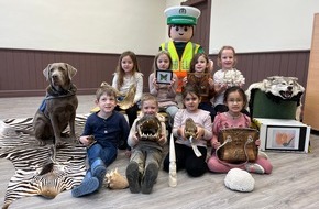 Hauptzollamt Gießen: HZA-GI: Tierischer Besuch im Kindergarten Ein aufregender Vormittag für die Vorschulkinder in Schöffengrund