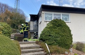 Feuerwehr Herdecke: FW-EN: Wohnung vollständig verraucht - Küche brannte in der Ahornstraße