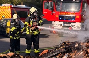 Feuerwehr Sprockh&ouml;vel: FW-EN: Brand in M&uuml;llwagen