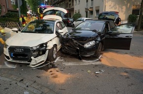 Feuerwehr Ratingen: FW Ratingen: Innerstädtischer Verkehrsunfall mi zwei Vefletzten