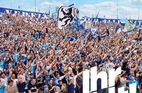new business - Das Magazin für Kommunikation und Medien: Cover des Jahres 2020: '11Freunde' vermisst die Fußball-Fans im Stadion
