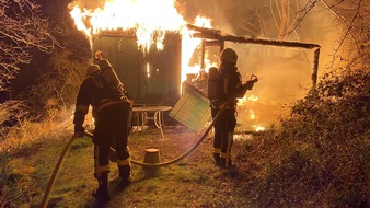 Freiwillige Feuerwehr Stadt Nideggen: FW Nideggen: Brand einer Hütte in Abenden