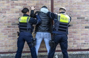 Polizei Mettmann: POL-ME: Polizei gelingt Festnahmeerfolg gegen mutmaßliche Betrüger - Mettmann - 2301007