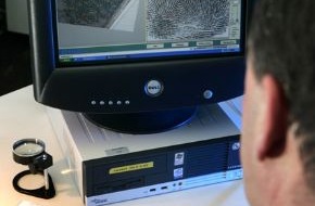 Polizei Rhein-Erft-Kreis: POL-REK: Navigationssysteme gestohlen - Pulheim