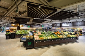 Pressemitteilung | Jacqueline Bila und Marktleiter David Pietrusiak eröffneten Marktkauf Sundern