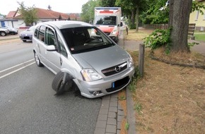 Polizeiinspektion Hameln-Pyrmont/Holzminden: POL-HM: Verkehrsunfall durch Sekundenschlaf