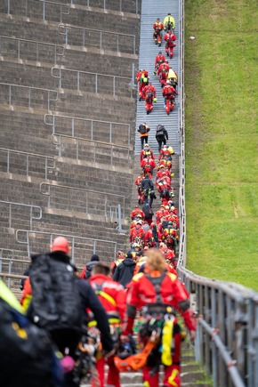 F.I.T. für den Einsatz: PETZL bringt Höhenrettungsgruppen ins Schwitzen