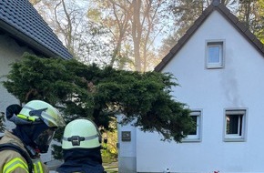 Freiwillige Feuerwehr Lage: FW Lage: Feuer 2 / Feuer in Carport/Anbau - 28.04.2022 - 18:34 Uhr