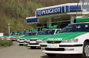 Peugeot Deutschland GmbH: Löwen sorgen für Ordnung im Saarland / Peugeot rüstet die Polizei mit
33 neuen Einsatzfahrzeugen aus