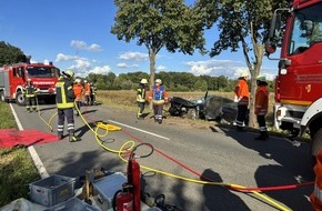 Kreisfeuerwehrverband Lüchow-Dannenberg e.V.: FW Lüchow-Dannenberg: +++ Verkehrsunfall in Lüchow-Dannenberg: Pkw gegen Baum - Person eingeklemmt +++