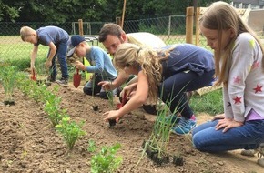 Deutsche Postcode Lotterie: GemüseAckerdemie bringt Pulheimer Grundschule auf den Acker