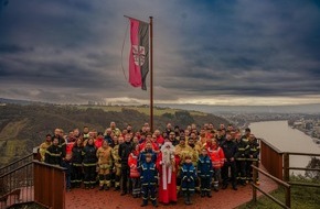 Polizeidirektion Koblenz: POL-PDKO: Gemeinsamer Weihnachtsgru&szlig; der Blaulichtfamilie