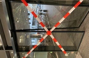 Bundespolizeidirektion Sankt Augustin: BPOL NRW: Flüchtender Fahrradfahrer greift Bundespolizisten an und zerstört Bahnhofstür