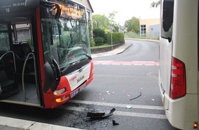 Polizei Rheinisch-Bergischer Kreis: POL-RBK: Bergisch Gladbach - Mehrere Fahrgäste bei Kollision zweier Linienbusse verletzt