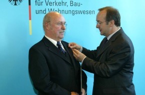 TÜV-Verband e. V.: Prof. Dr. Claus Wolff mit dem Bundesverdienstkreuz ausgezeichnet