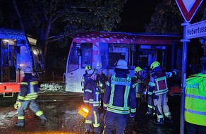 Freiwillige Feuerwehr K&ouml;nigswinter: FW K&ouml;nigswinter: Verkehrsunfall mit Stra&szlig;enbahn in K&ouml;nigswinter