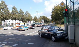 Polizeipräsidium Westpfalz: POL-PPWP: Zeugen gesucht: Wer hatte Grün? Wer hatte Rot?