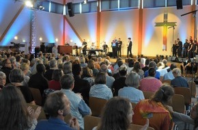 Bibel TV: Feierlicher Bibel-TV-Dankgottesdienst / am 2. Oktober 2021 ab 14.00 Uhr live! / Übertragung des ökumenischen Gottesdienstes aus dem Christus-Zentrum Arche e.V. in Elmshorn