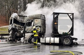 Feuerwehr Gladbeck: FW-GLA: Auffahrunfall auf der A2 - LKW in Vollbrand (Abschlussmeldung)