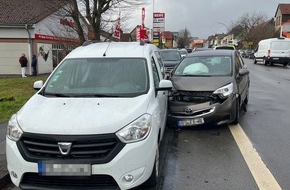 Kreispolizeibehörde Höxter: POL-HX: Hoher Sachschaden bei Unfall in Scherfede-Rimbeck