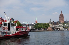 FW-F: &quot;Immer noch eins der schlagkräftigsten Boote seiner Art&quot; - Das Frankfurter Feuerlöschboot wird 50