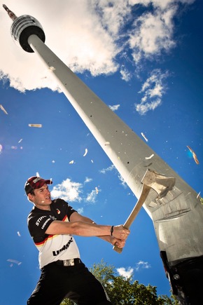 LOOX Sports gewinnt PR-Bild Award 2013 - dpa-Tochter news aktuell zeichnet &quot;Der Feind in unserem Essen&quot; als bestes PR-Foto des Jahres aus (FOTO)