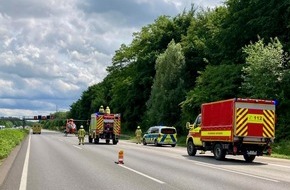 Feuerwehr Ratingen: FW Ratingen: Brand eines Elektrofahrzeugs auf der BAB 3 mit schwer verletzter Person