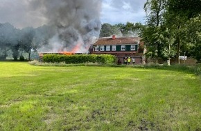 Polizeiinspektion Wilhelmshaven/Friesland: POL-WHV: Brand eines Carports in Bockhorn führt zu Wohnhausunbewohnbarkeit