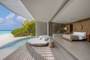 The Ritz-Carlton Maldives, Fari Islands | Tauchen mit Cousteau, Surfen mit Nic von Rupp und Ostern am Strand