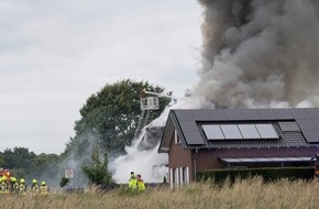 Freiwillige Feuerwehr Selfkant: FW Selfkant: Vollbrand eines Wohnhauses: Umfangreicher Feuerwehreinsatz in H&ouml;ngen