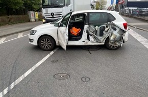 Polizei Mettmann: POL-ME: Vorfahrt missachtet: Verkehrsunfall mit hohem Sachschaden - 2504041